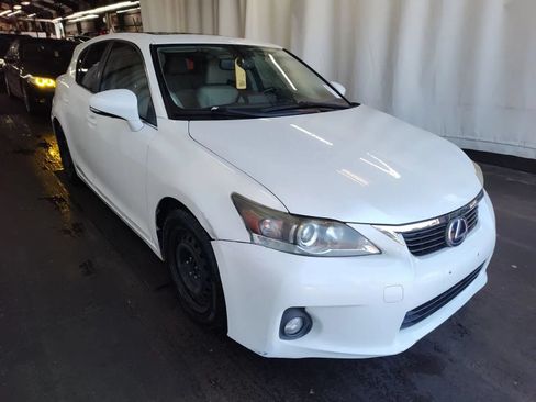 Used 2013 Lexus CT 200h w/ Premium Pkg w/Navigation FWD image 4