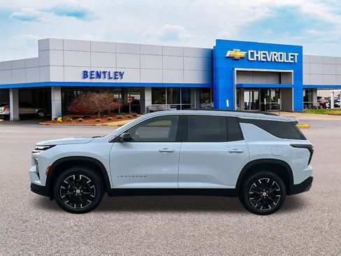 New 2026 Chevrolet Traverse LT w/ Sun and Wheel Package image 2