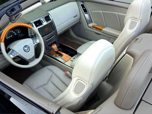 Used 2004 Cadillac XLR image 29
