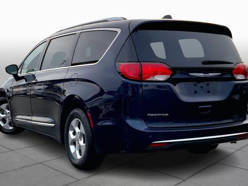 Used 2017 Chrysler Pacifica Touring-L Plus image 11