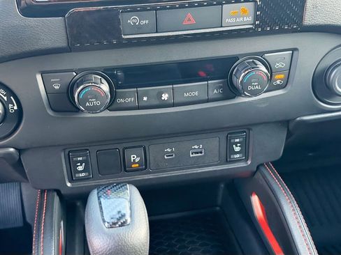 Used 2024 Nissan Frontier PRO-4X w/ Technology Package AWD/4WD image 31