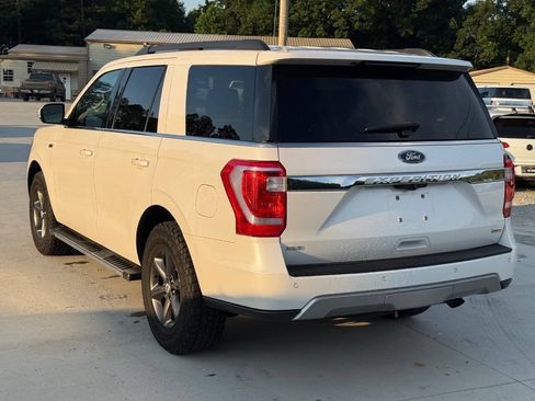 Used 2018 Ford Expedition XLT w/ Equipment Group 202A AWD/4WD image 4