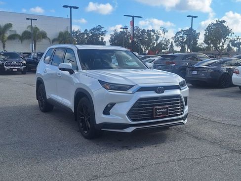 Used 2025 Toyota Grand Highlander AWD Hybrid image 3