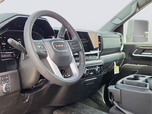 Used 2025 GMC Sierra 2500 SLE AWD/4WD image 14