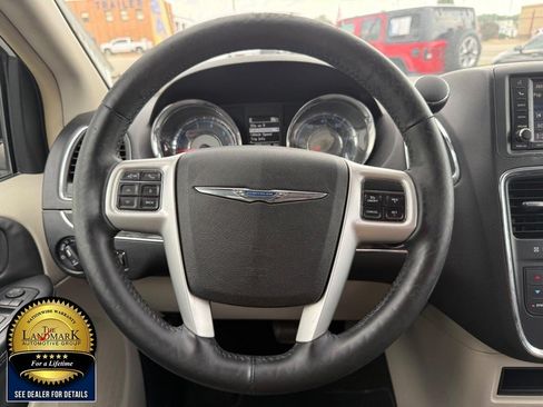 Used 2015 Chrysler Town & Country Touring-L w/ Driver Convenience Group FWD image 19