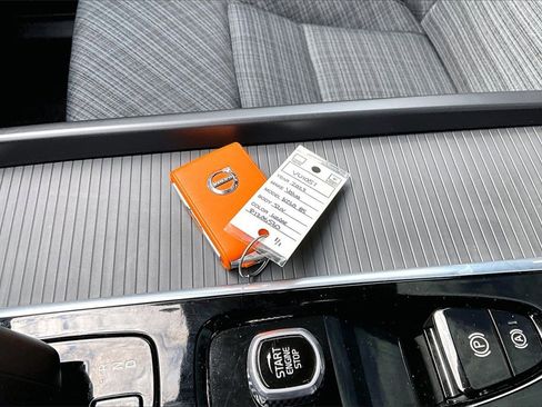 Certified 2023 Volvo XC60 B5 Core image 34