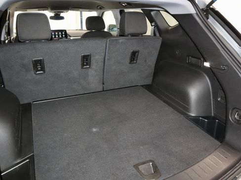 Used 2025 Chevrolet Blazer LT FWD image 15
