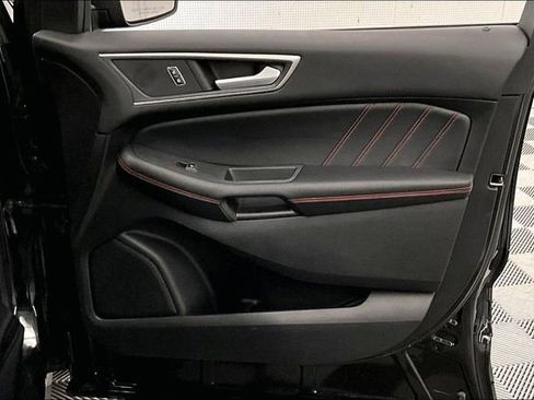 Used 2020 Ford Edge ST-Line w/ Cold Weather Package image 21