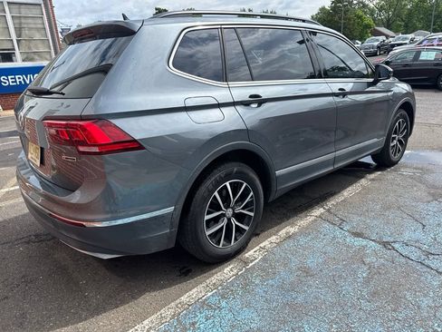 Used 2021 Volkswagen Tiguan SE w/ Panoramic Sunroof Package AWD/4WD image 3