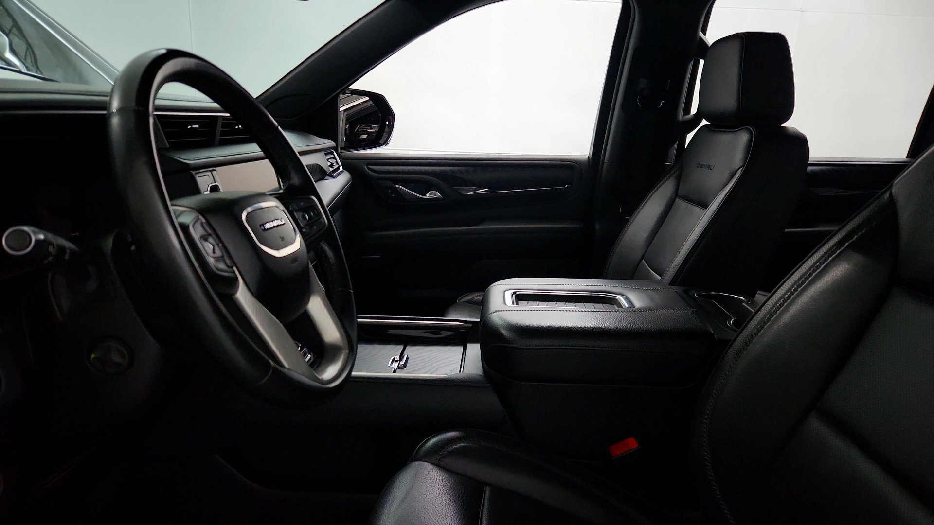Used 2024 GMC Yukon XL Denali AWD/4WD image 17