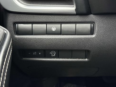 Used 2023 Nissan Rogue SV image 18