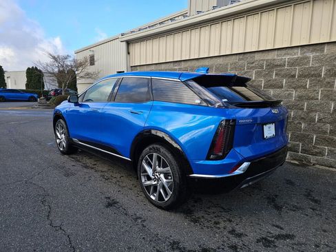 New 2026 Cadillac Optiq Luxury 2 image 4