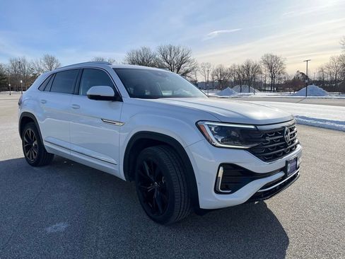 Used 2025 Volkswagen Atlas Cross Sport SEL Premium R-Line image 4