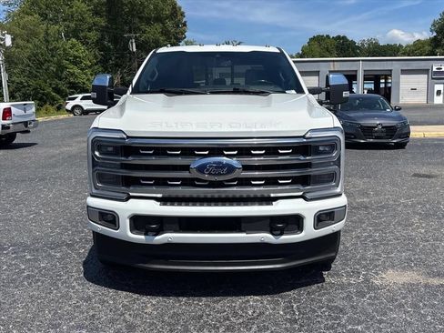 Used 2023 Ford F250 Platinum AWD/4WD image 2