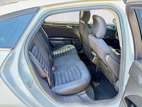 Used 2016 Ford Fusion SE FWD image 13
