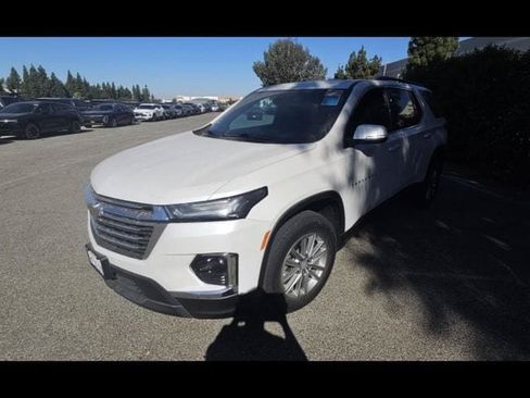Used 2023 Chevrolet Traverse LT FWD image 3