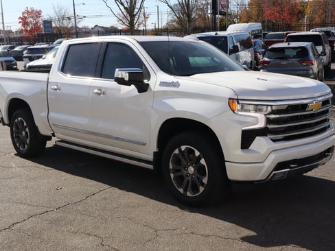 Certified 2025 Chevrolet Silverado 1500 High Country w/ Technology Package image 2