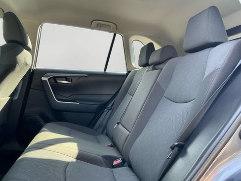 Used 2025 Toyota RAV4 XLE AWD/4WD image 15