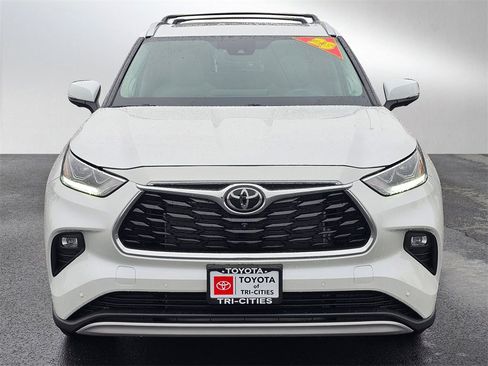 Used 2025 Toyota Highlander Platinum image 8