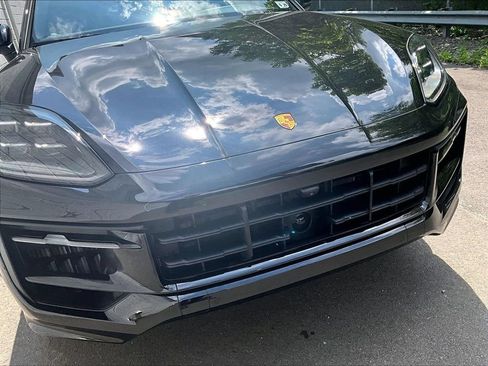 Certified 2024 Porsche Cayenne S AWD/4WD image 32