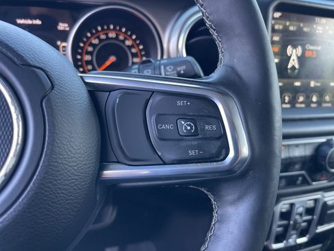 Used 2018 Jeep Wrangler Unlimited Sahara image 17