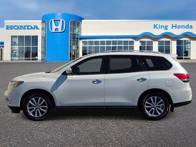 Used 2015 Nissan Pathfinder SV w/ Trailer Tow Package FWD image 12