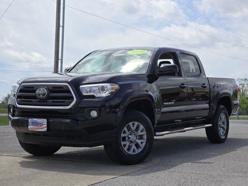 Used 2019 Toyota Tacoma SR5 RWD image 2