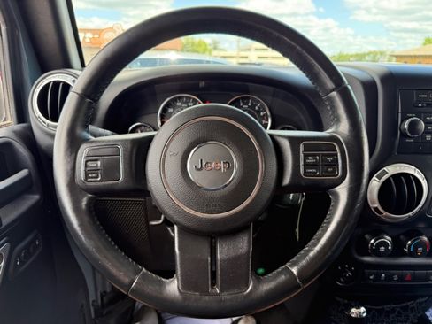 Used 2015 Jeep Wrangler Unlimited Sahara w/ Trailer Tow Group AWD/4WD image 17