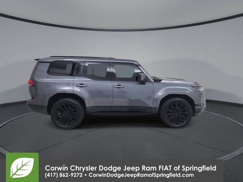 Used 2024 Lexus GX 550 w/ Accessory Package (2T) image 2