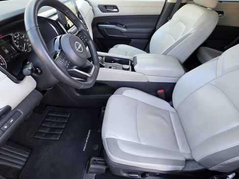 Used 2025 Nissan Pathfinder SL AWD/4WD image 7