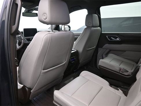 Used 2022 Chevrolet Suburban LT w/ Luxury Package image 23