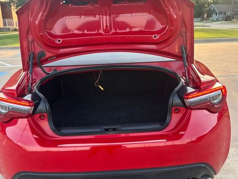 Used 2019 Toyota 86 RWD image 16