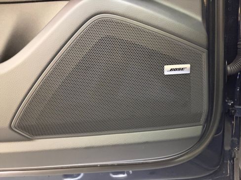 Certified 2025 Porsche Cayenne AWD/4WD image 45