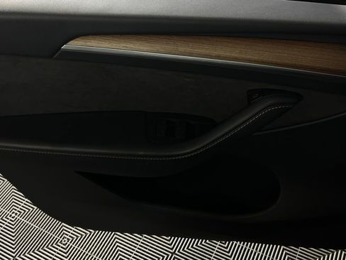 Used 2024 Tesla Model Y Performance image 24