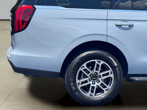 Used 2025 Ford Expedition Active RWD image 51
