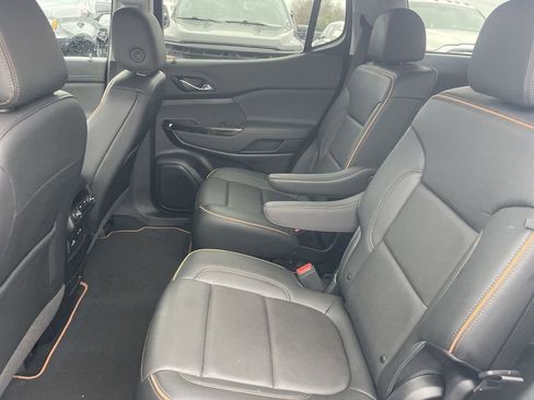 Used 2023 GMC Acadia AT4 image 28