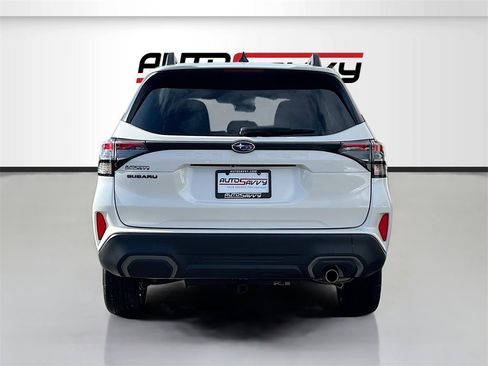 Used 2025 Subaru Forester Limited image 6