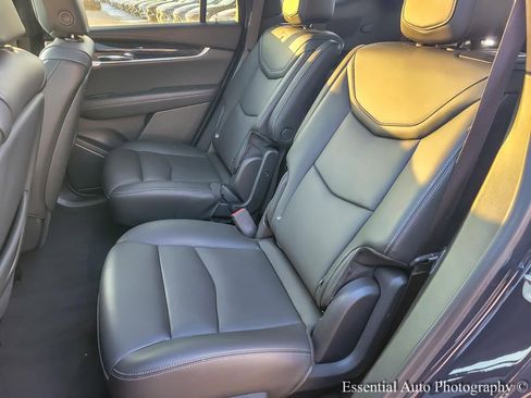 Used 2025 Cadillac XT6 Premium Luxury image 12