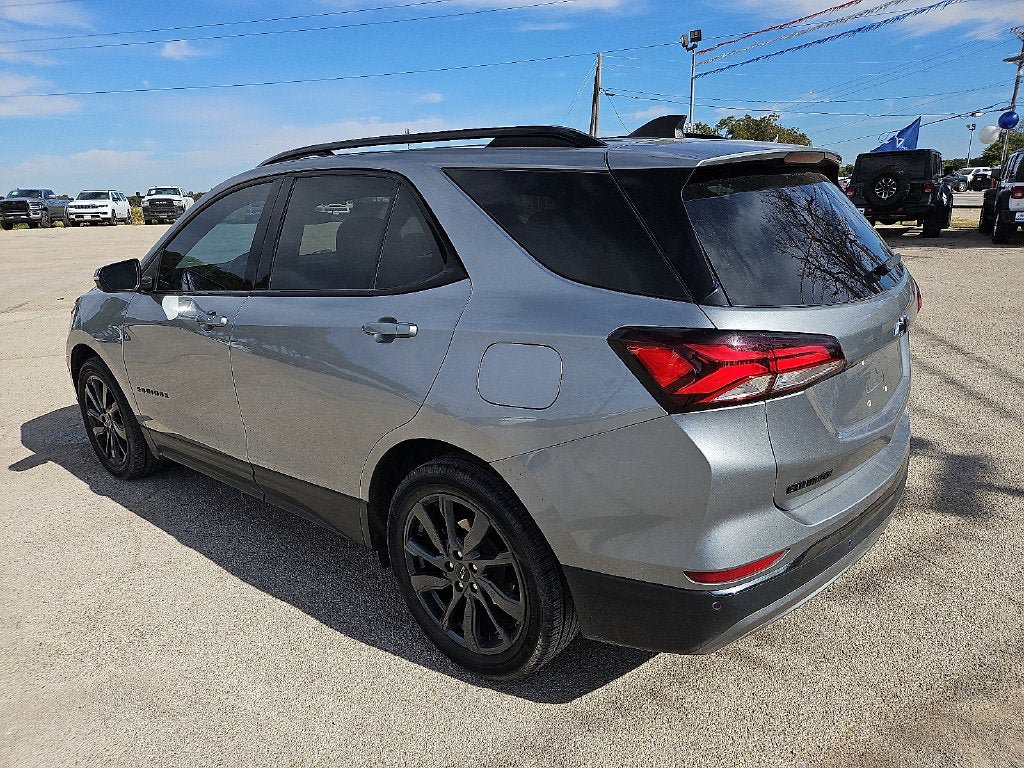 Used 2023 Chevrolet Equinox RS FWD image 4