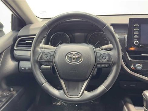 Used 2022 Toyota Camry SE image 19