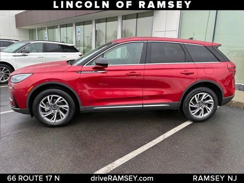 Used 2023 Lincoln Corsair AWD image 2