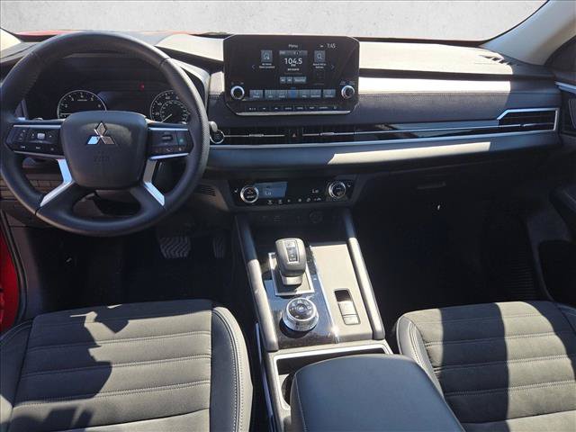 Used 2024 Mitsubishi Outlander SE FWD image 17