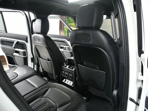 Used 2022 Land Rover Defender 110 X-Dynamic SE AWD/4WD image 39