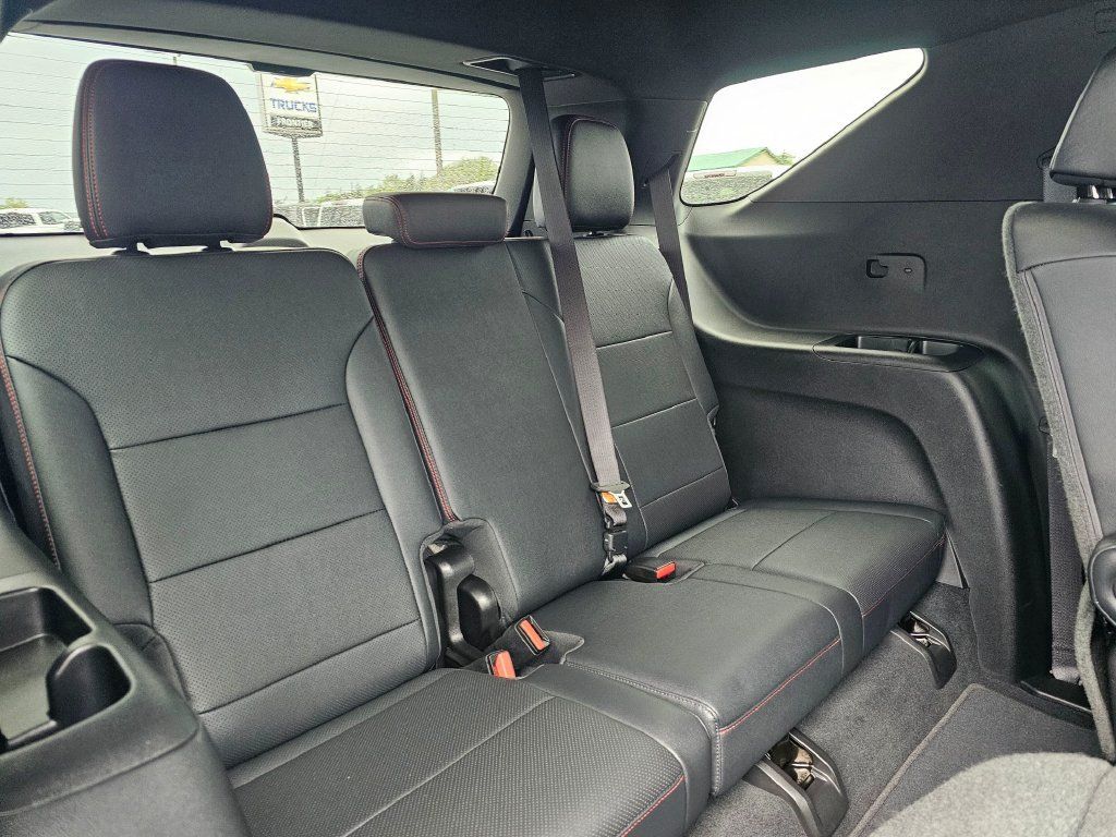 Used 2024 Chevrolet Traverse RS AWD/4WD image 14