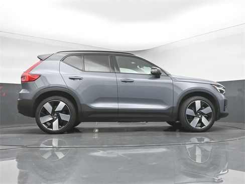 Used 2023 Volvo XC40 Recharge Ultimate image 42