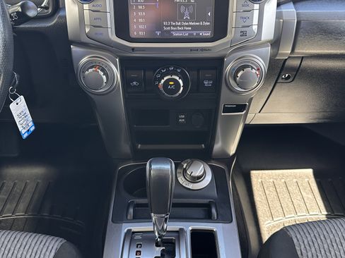 Used 2018 Toyota 4Runner SR5 AWD/4WD image 33