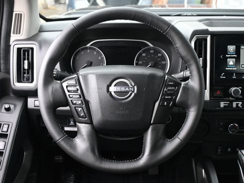 Used 2025 Nissan Frontier SV w/ SV Convenience Package RWD image 11
