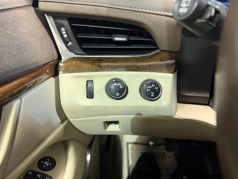 Used 2016 Cadillac Escalade Premium image 18