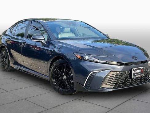 Used 2026 Toyota Camry SE w/ Convenience Package FWD image 3