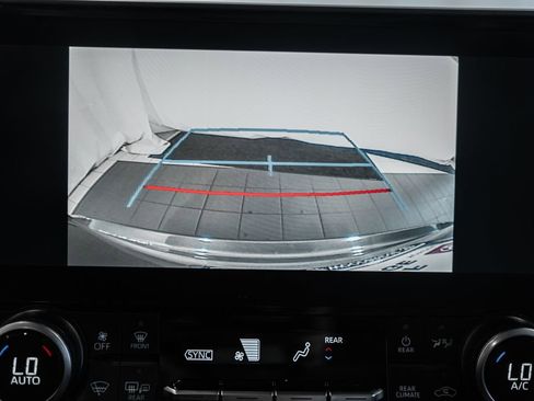 Used 2023 Toyota Highlander XLE FWD image 35